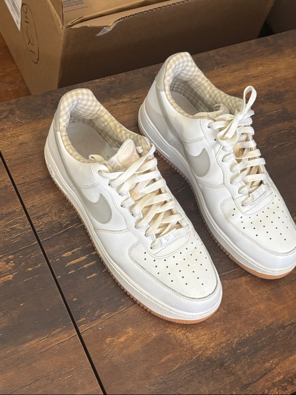 Men's White Low-Top Leather Sneakers with Beige Accents